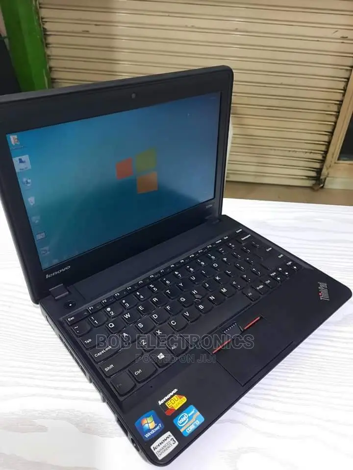 Laptop Lenovo 300e 4GB Intel Celeron HDD 320GB