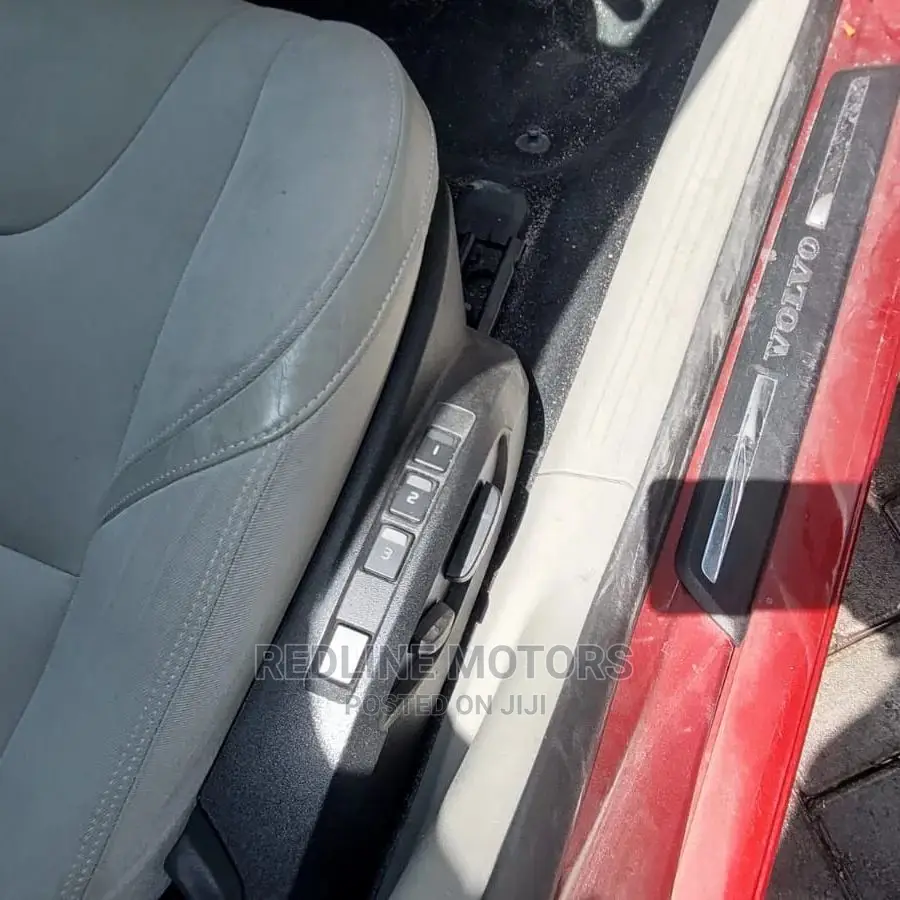 Volvo V40 2016 Red