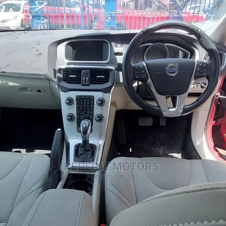 Volvo V40 2016 Red