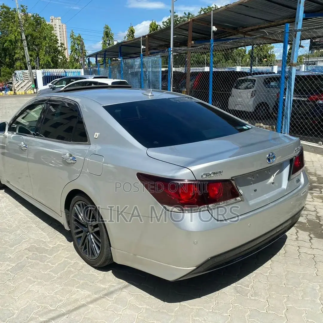 Toyota Crown 2016 Gray