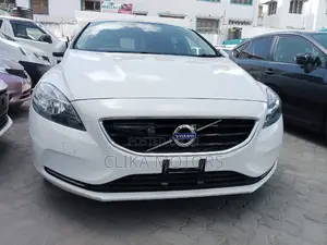 Volvo V40 2016 Pearl