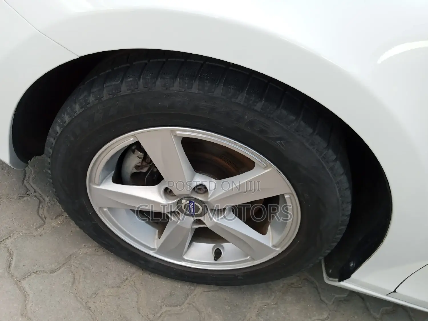 Volvo V40 2016 Pearl