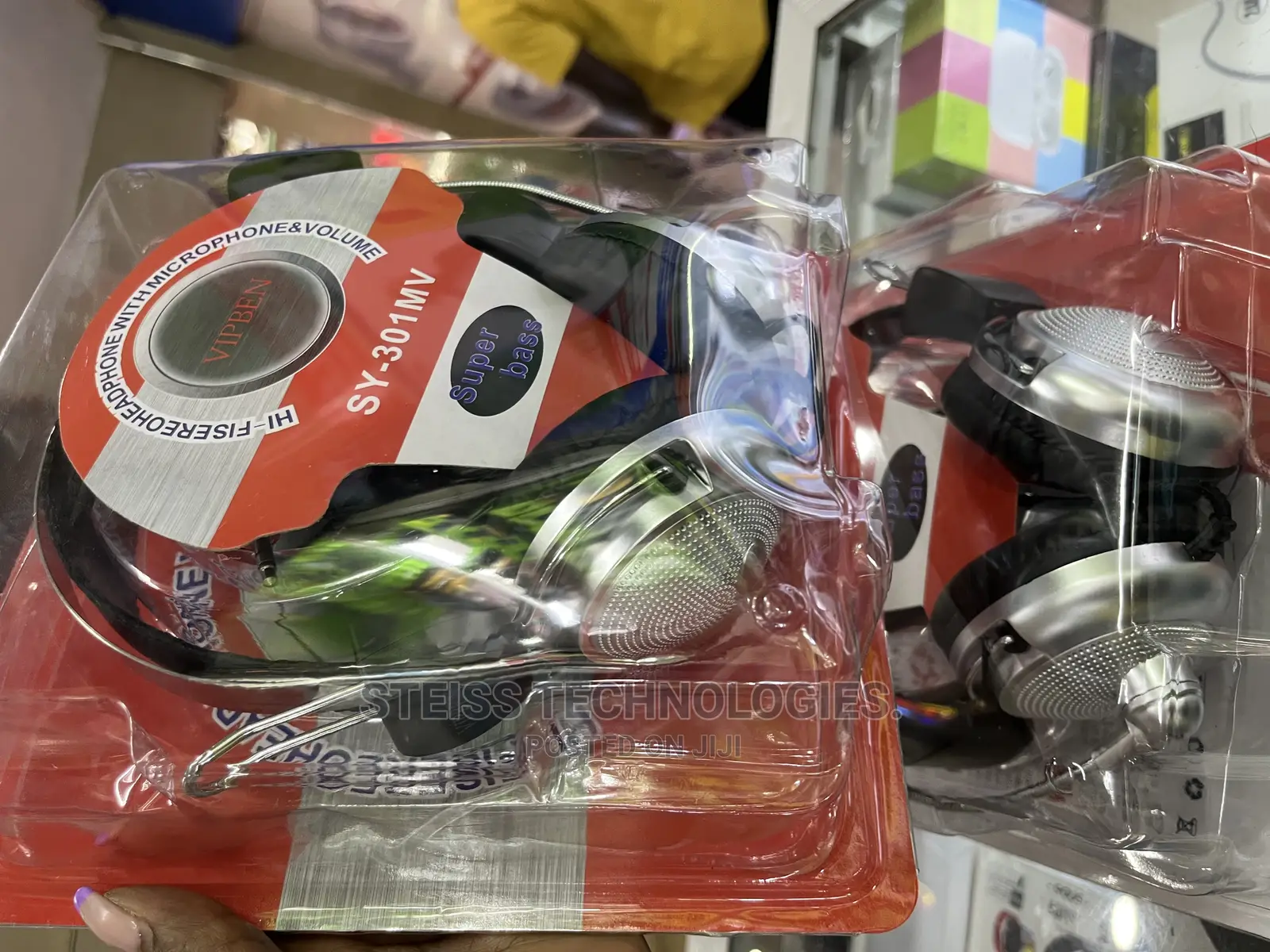 Wired Headphones With Microphone