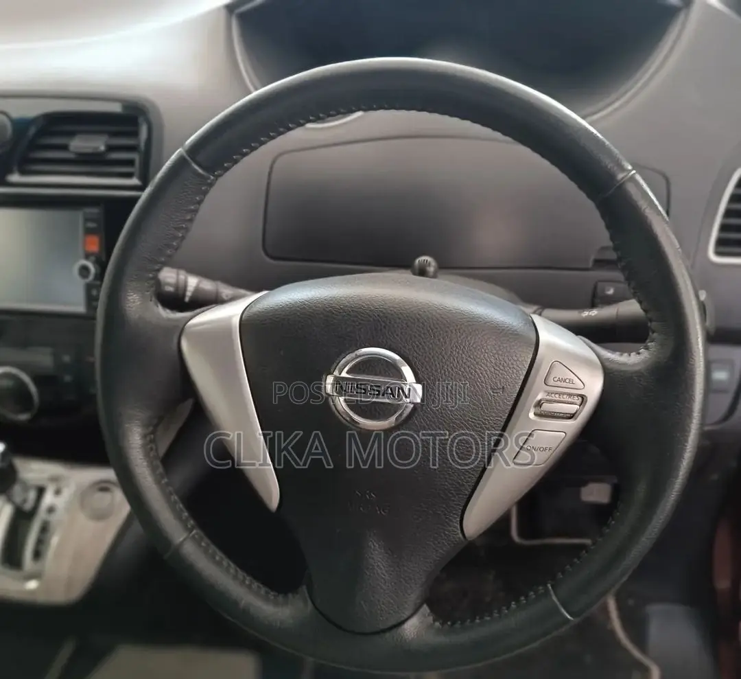 Nissan Serena 2016 Red