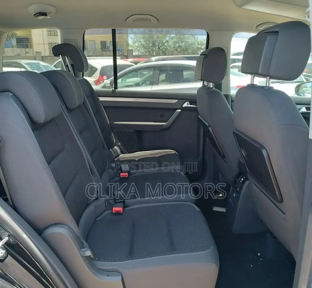 Volkswagen Touran 2016 Black