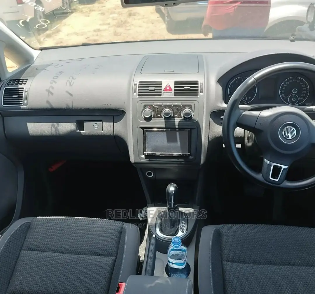 Volkswagen Touran 2016 Black
