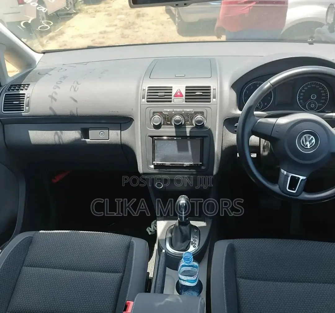 Volkswagen Touran 2016 Black