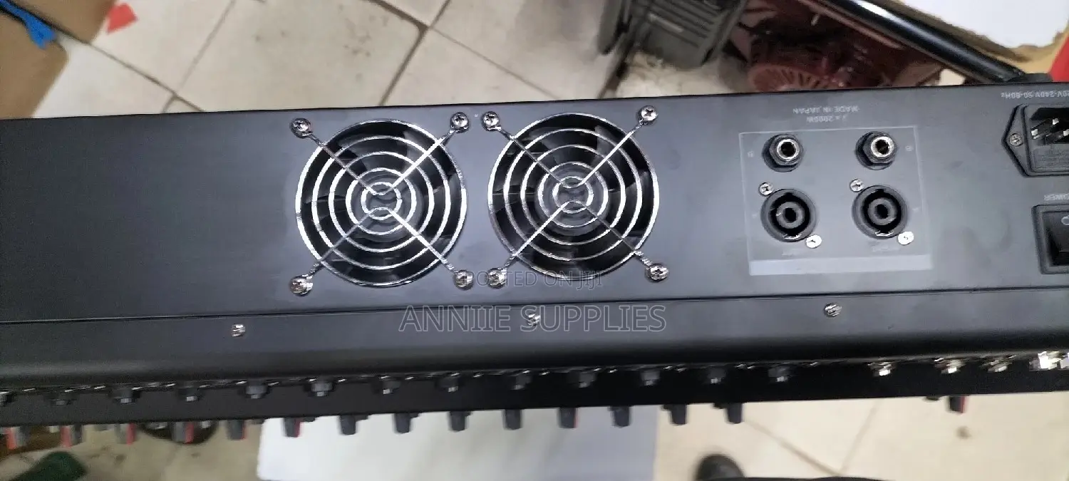 16ch Max Powered Mixer 2500W