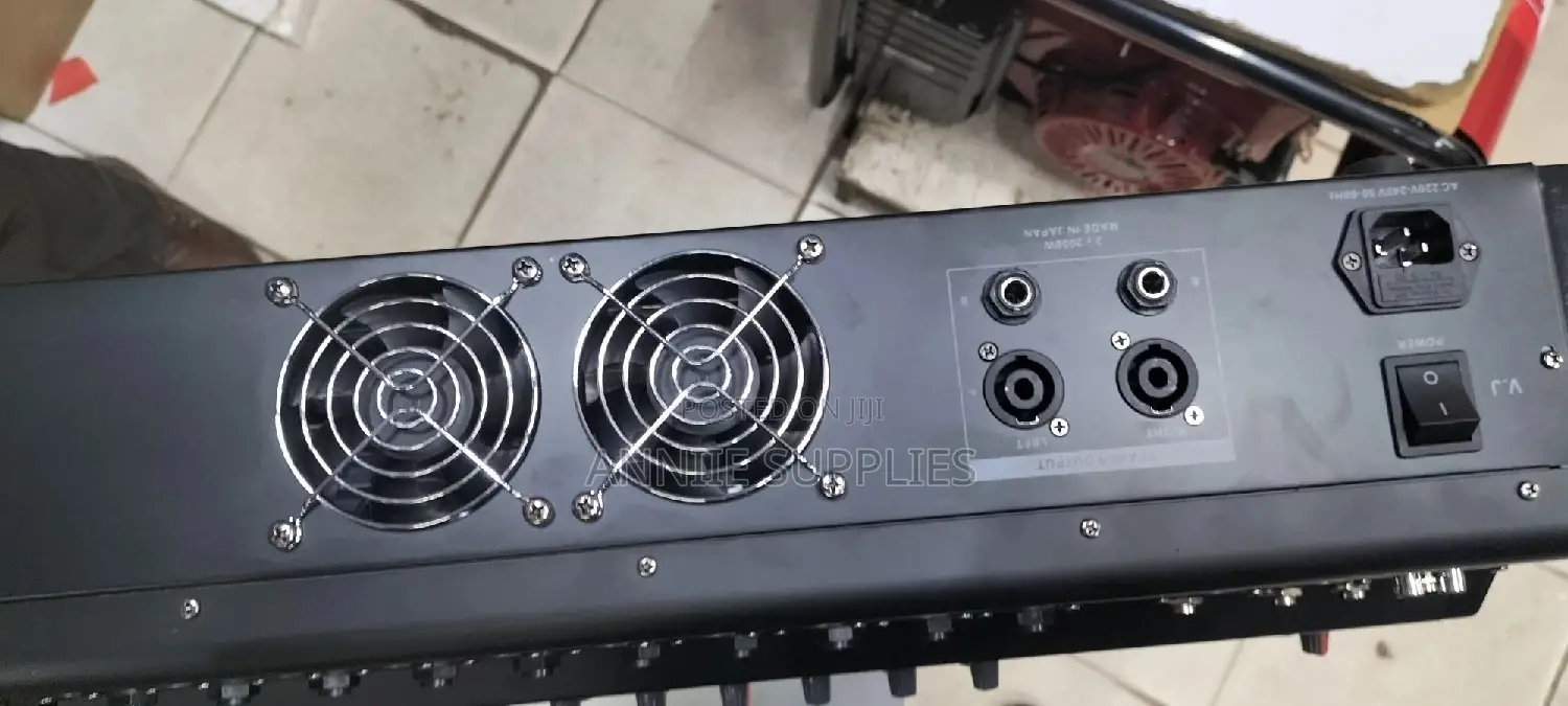 16ch Max Powered Mixer 2500W