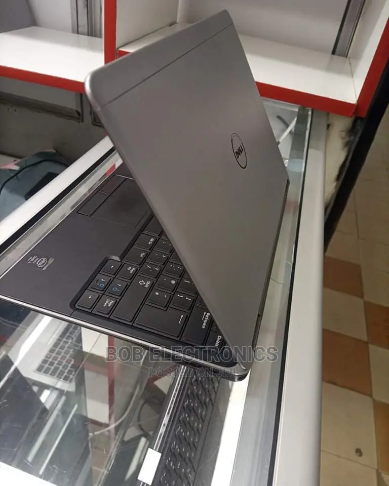 Laptop Dell Inspiron 13z 4GB Intel Celeron HDD 320GB