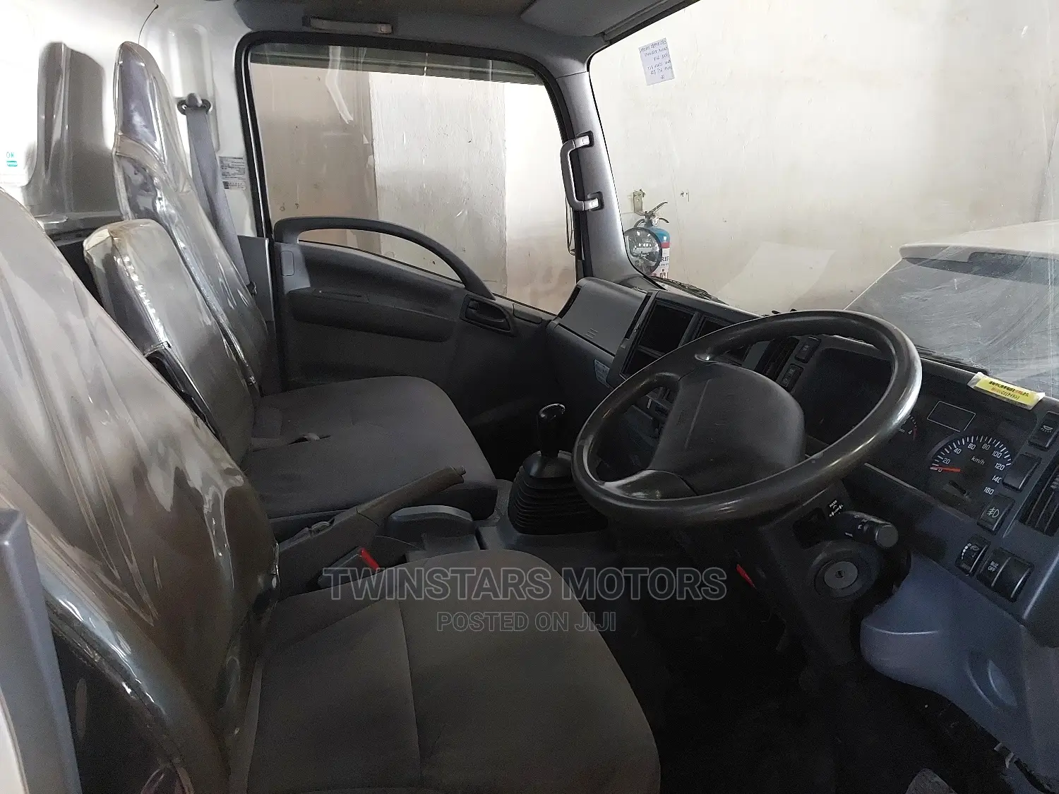 Isuzu Elfu Long Chasis Closed Body