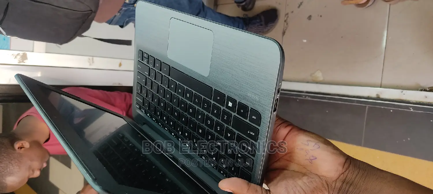 Laptop HP 14-Dq1088wm 4GB Intel Celeron HDD+SSD 320GB