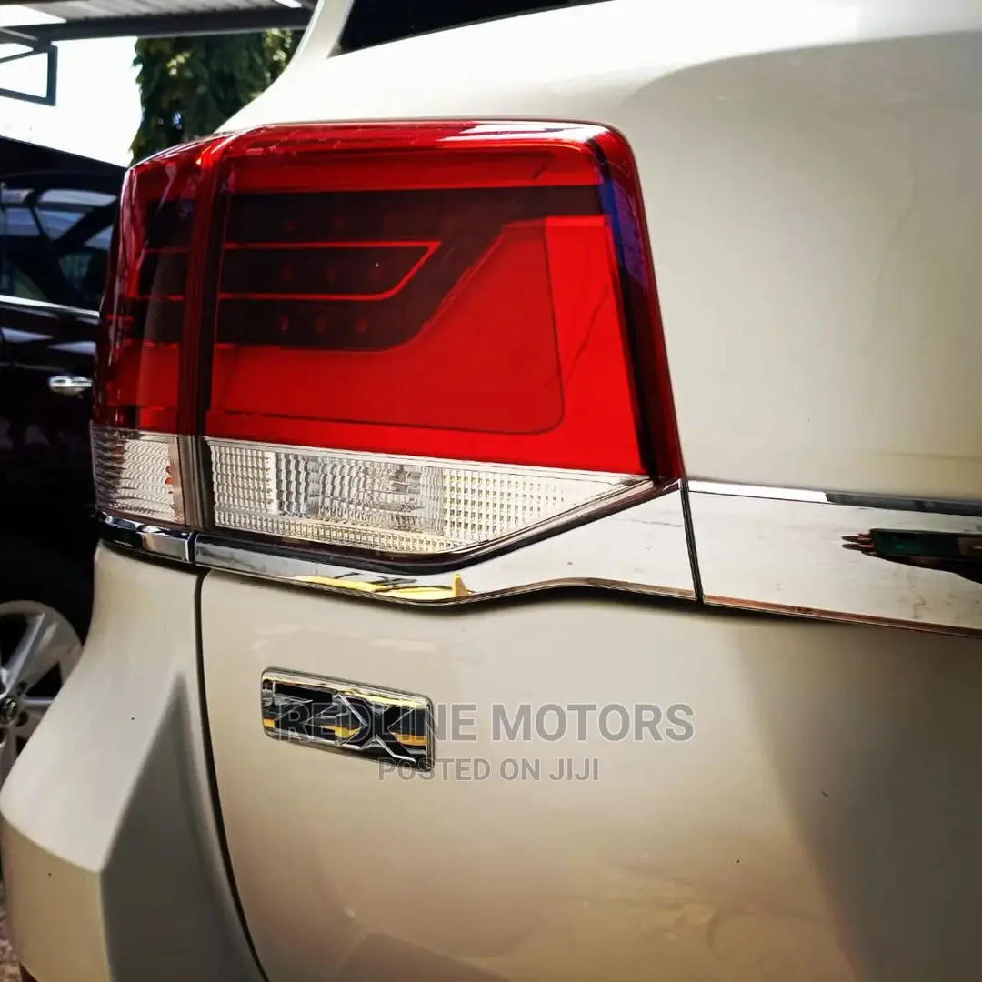 Toyota Land Cruiser 4.6 V8 ZX 2017 White