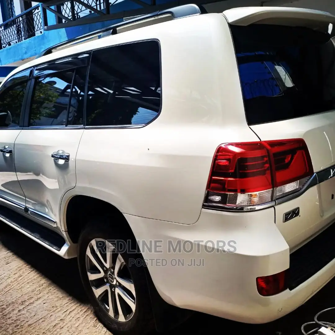 Toyota Land Cruiser 4.6 V8 ZX 2017 White