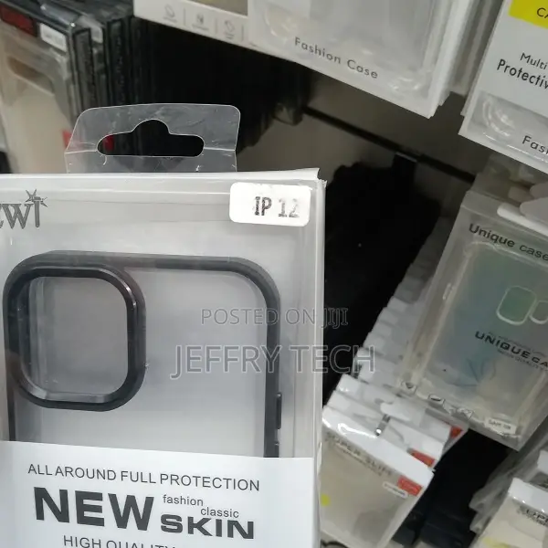 Clear iPhone 12/iPhone 12 Pro Case With Black Ridge