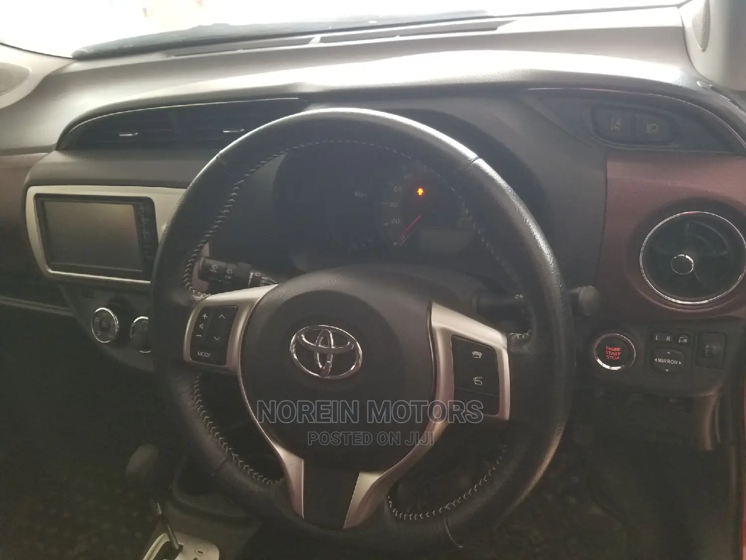 Toyota Vitz 1.0 FWD 5dr 2015 Orange