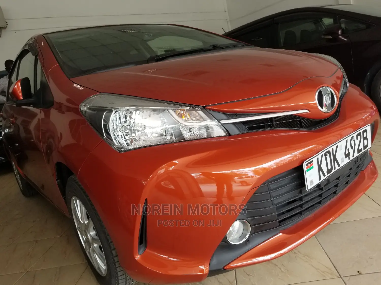 Toyota Vitz 1.0 FWD 5dr 2015 Orange