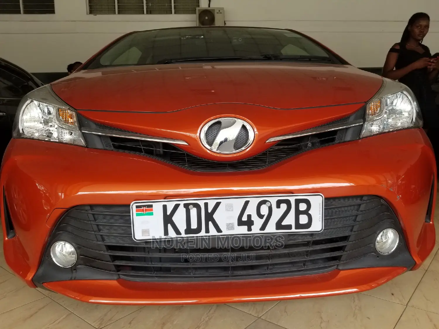 Toyota Vitz 1.0 FWD 5dr 2015 Orange