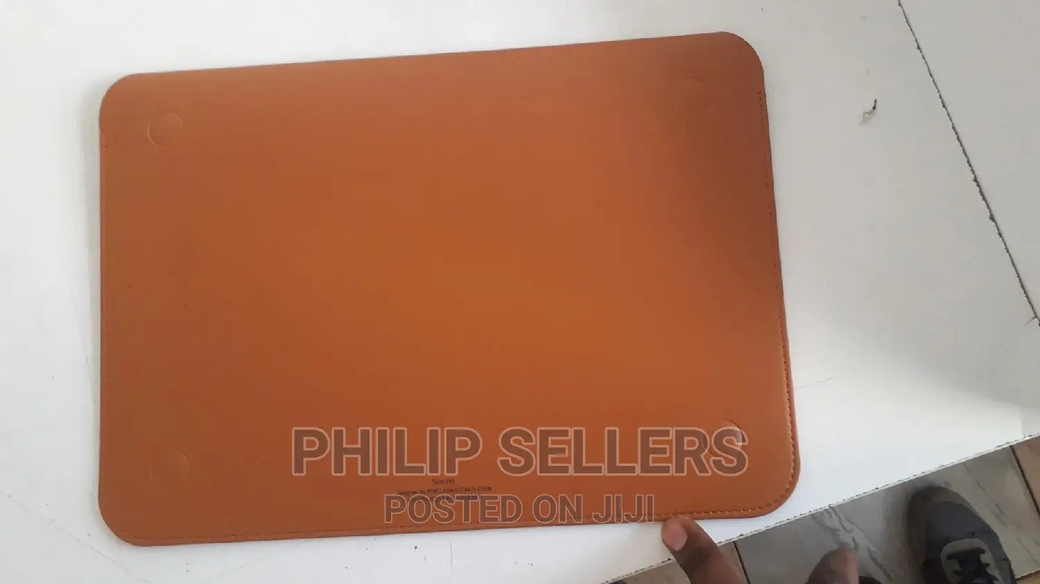 Apple Leather Sleeve for Macbook Pro and Macbook Air