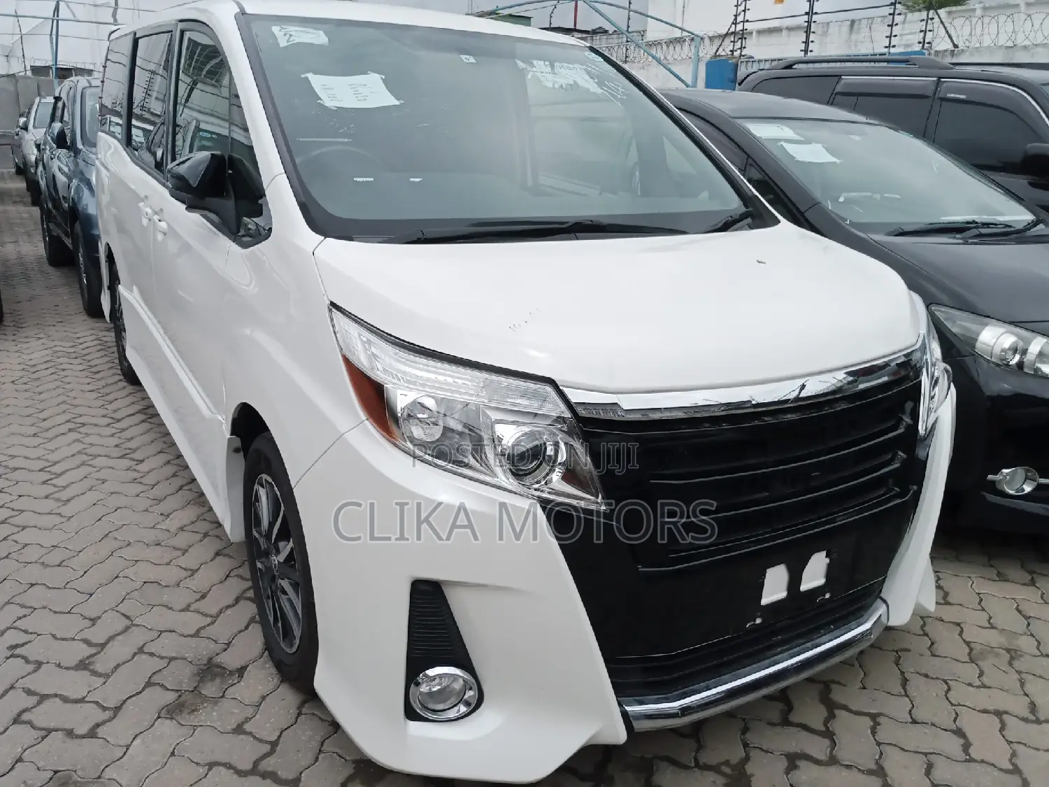 Toyota Noah 2.0 AWD (7 Seater) 2016 Pearl