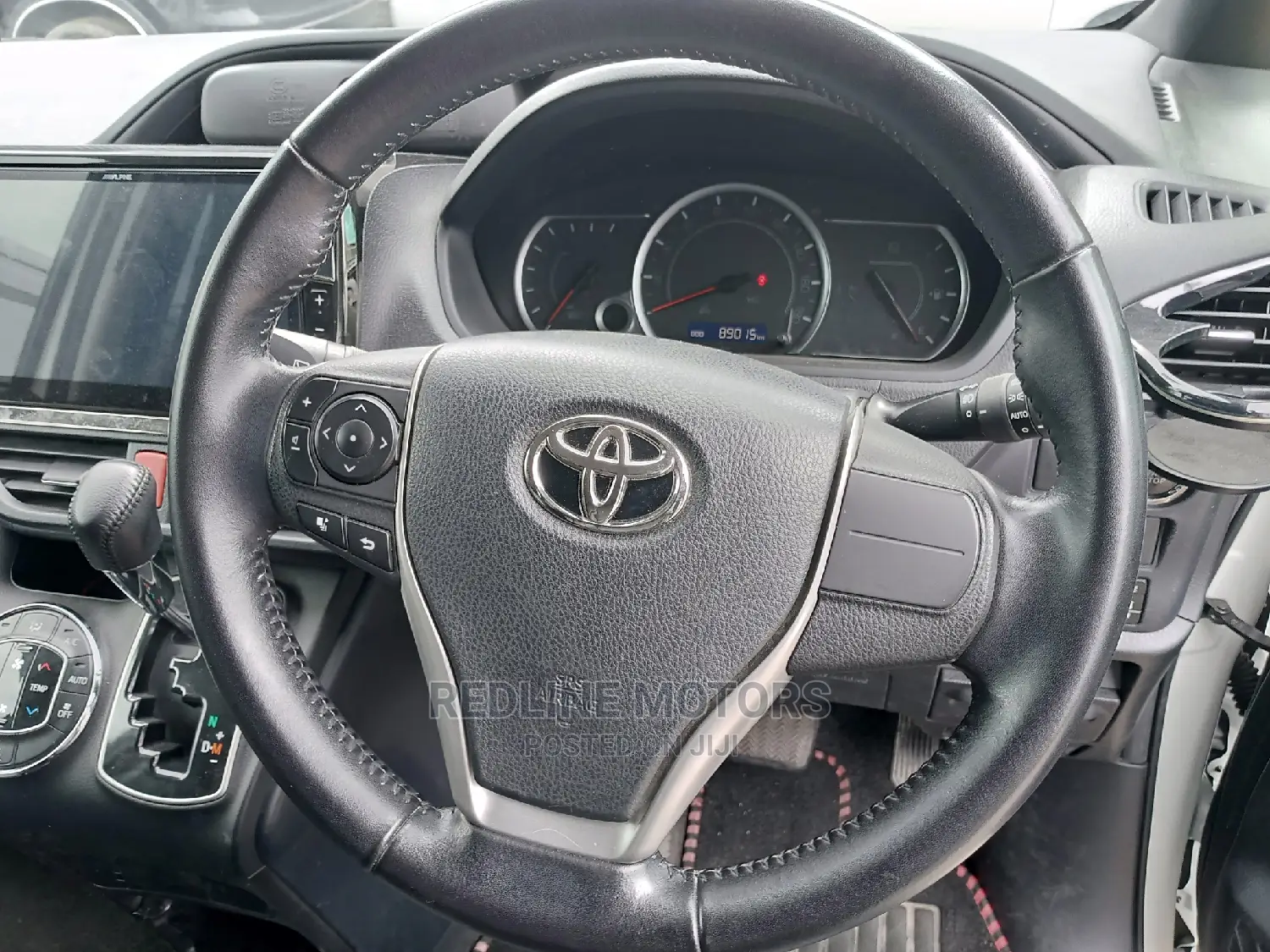 Toyota Noah 2.0 AWD (7 Seater) 2016 Pearl