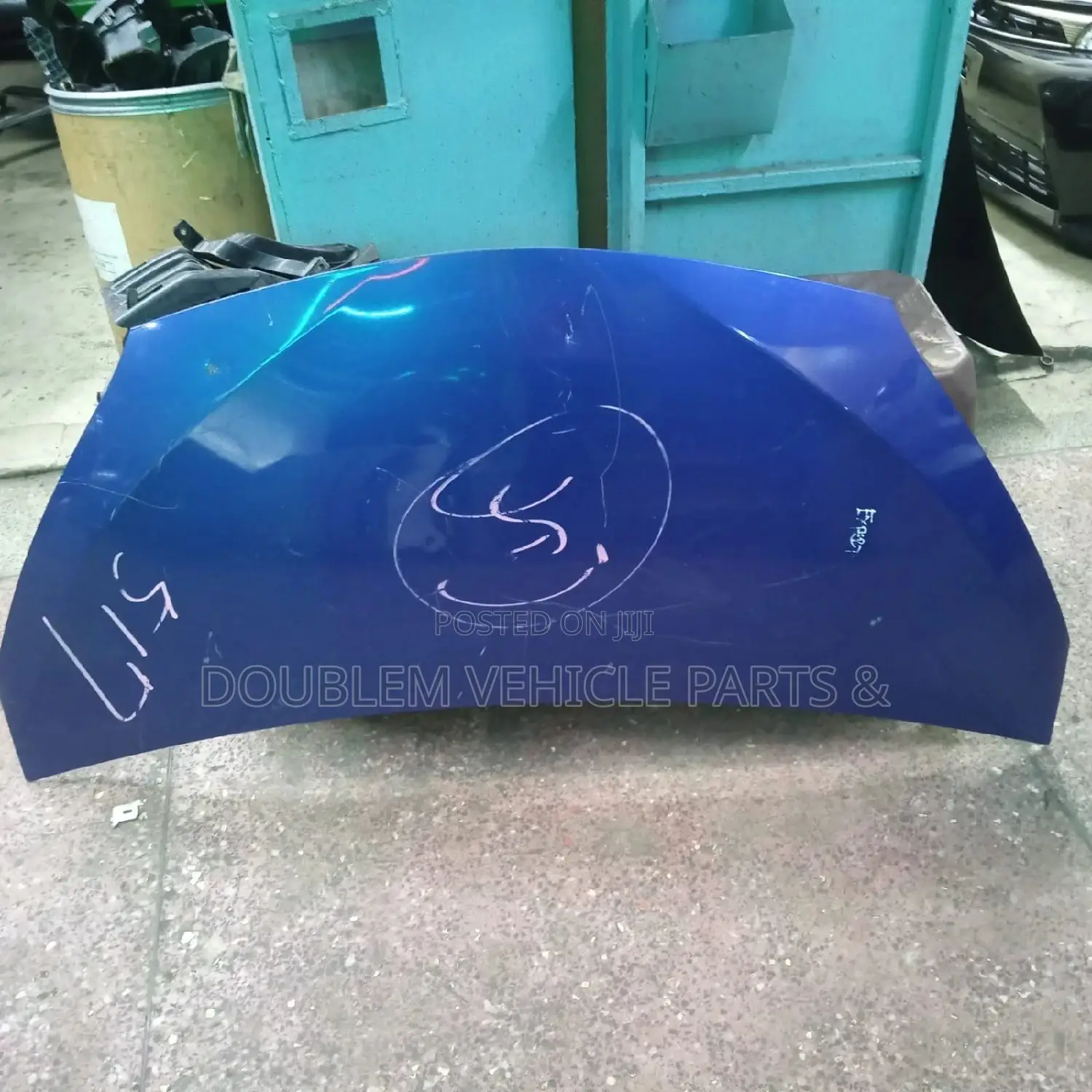 Bonnet Ractis 2012