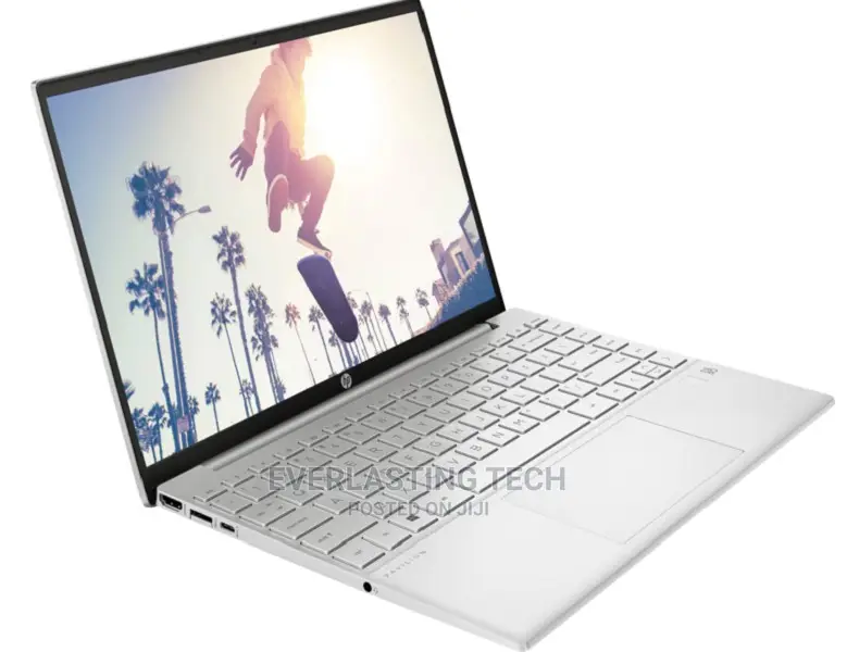 New Laptop HP Pavilion 13 8GB AMD Ryzen 5 SSD 512GB