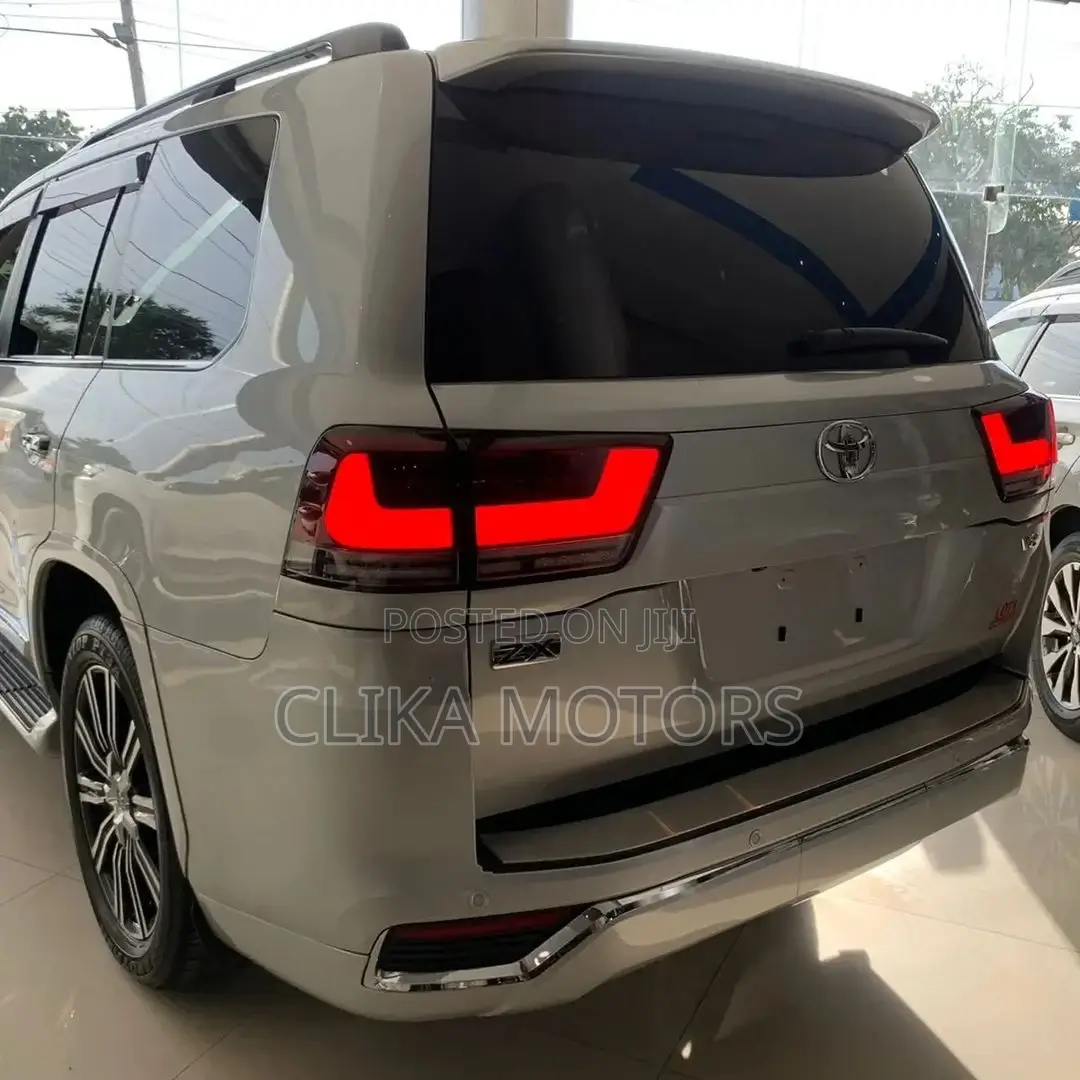 Toyota Land Cruiser 4.6 V8 ZX 2016 Silver