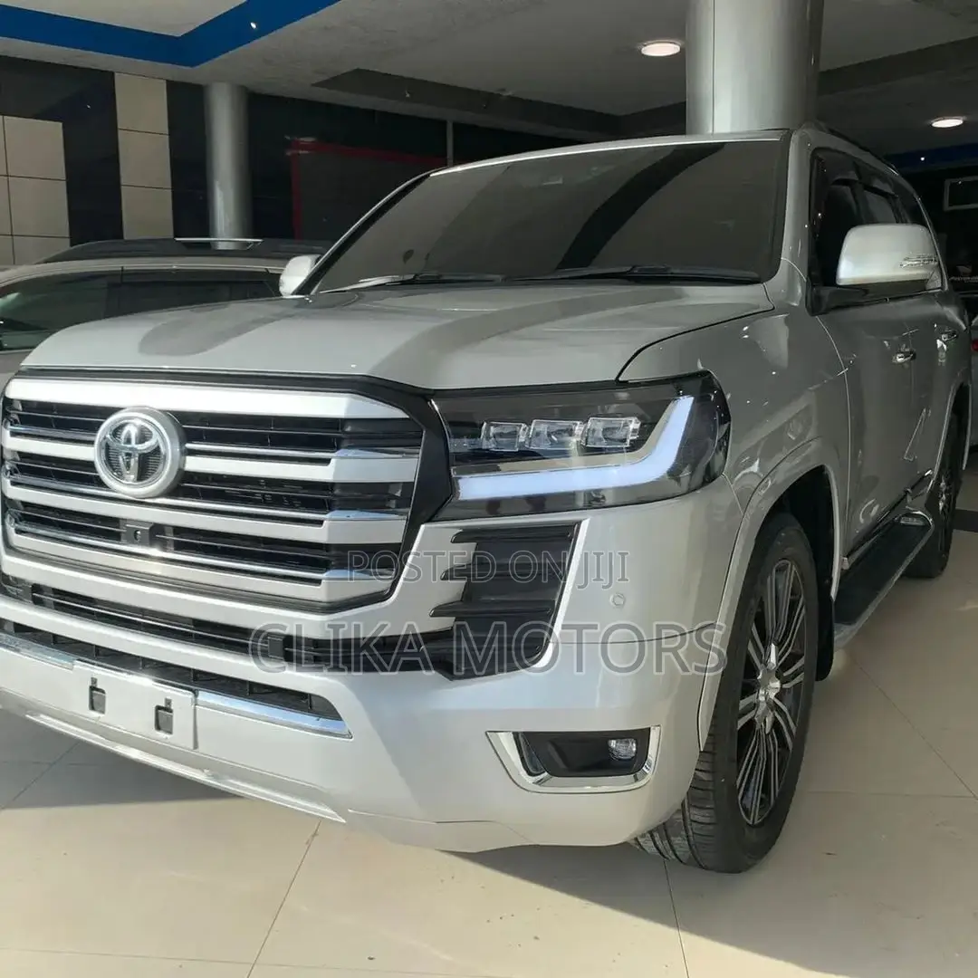 Toyota Land Cruiser 4.6 V8 ZX 2016 Silver