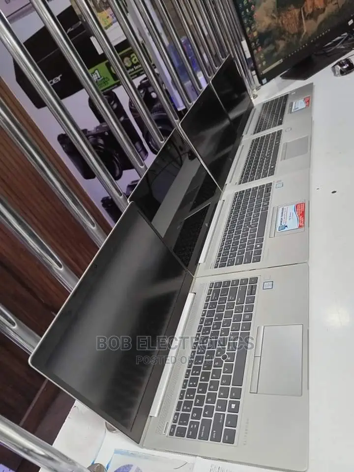 Laptop HP 15-F272wm 4GB Intel Core I5 HDD+SSD 500GB
