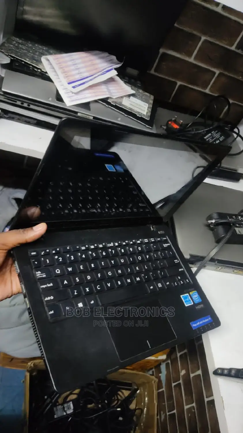 Laptop Asus E406SA 3GB Intel Celeron HDD 320GB