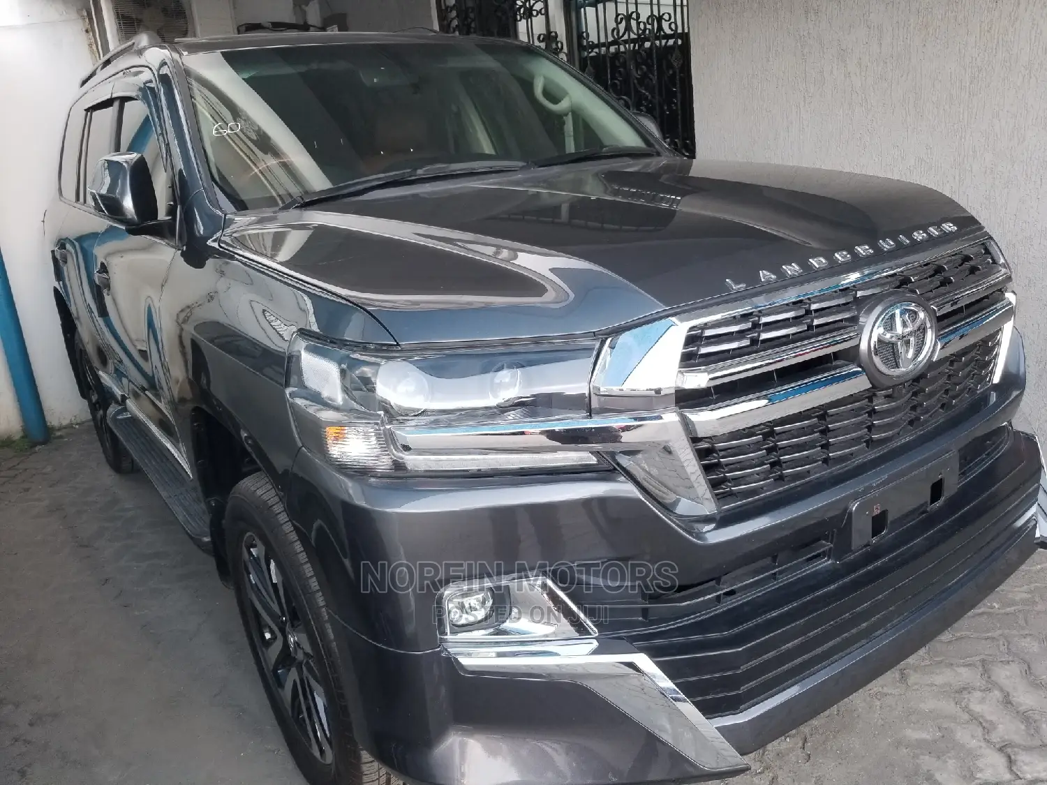 Toyota Land Cruiser 4.6 V8 AX G Selection 2015 Black