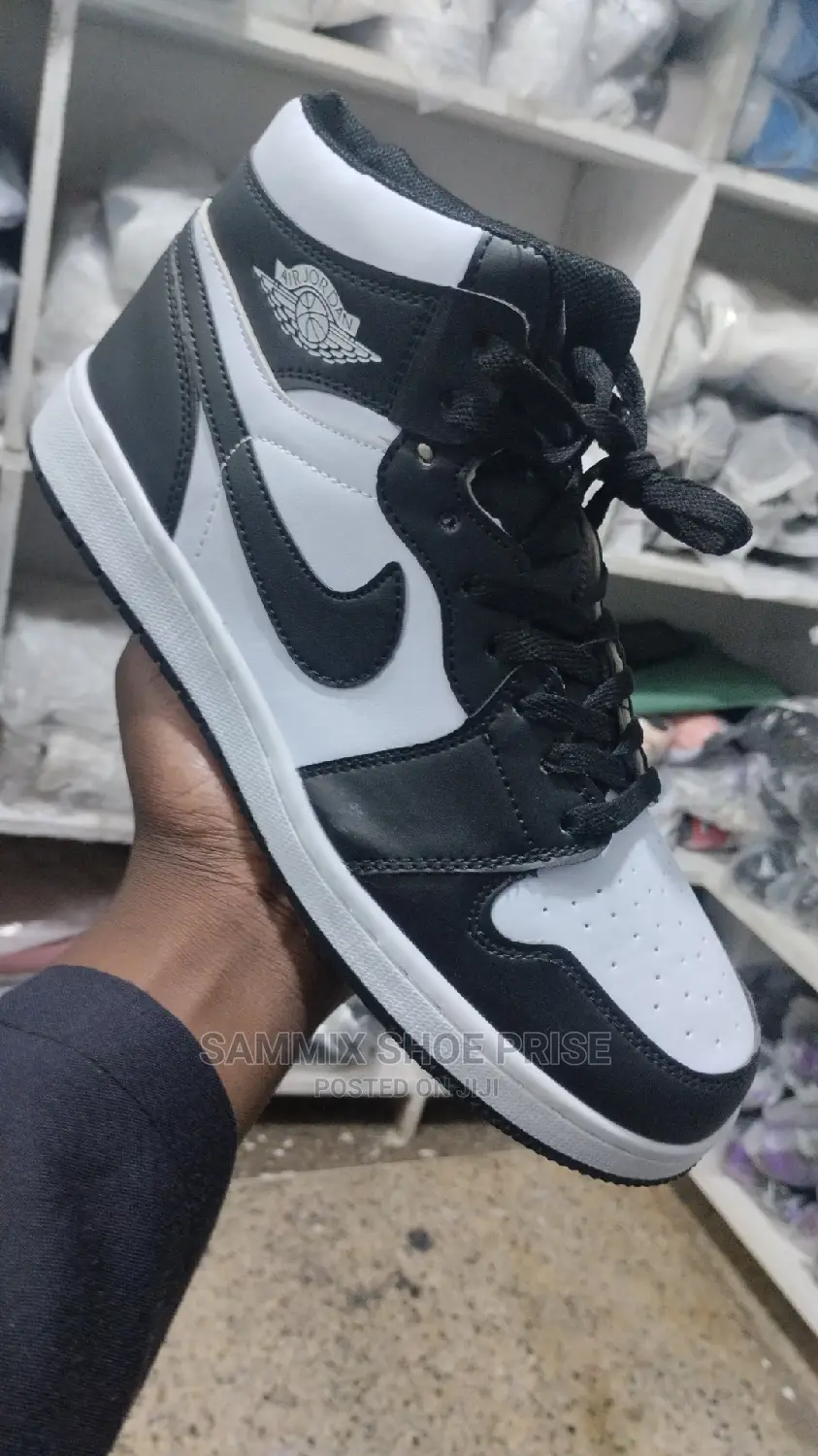 Jordan 1 Sneak