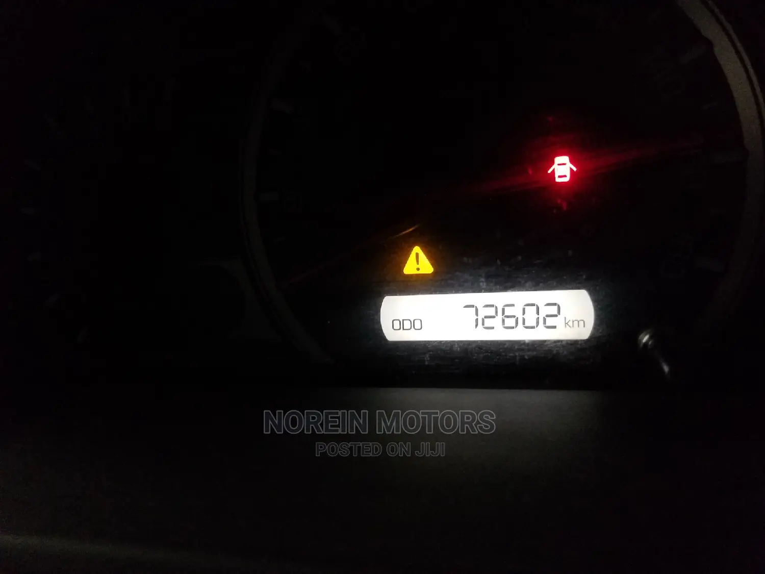 Toyota Noah 1.8 FWD Hybrid (7 Seater) 2015 White