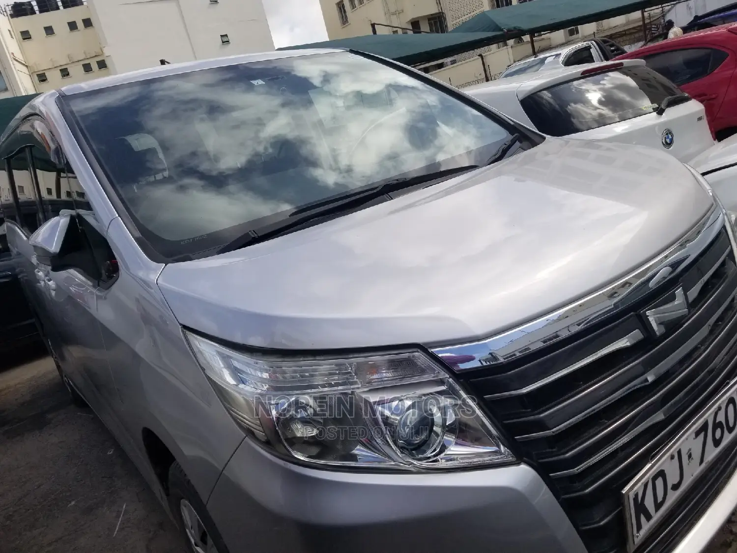 Toyota Noah 2.0 AWD (8 Seater) 2015 Silver