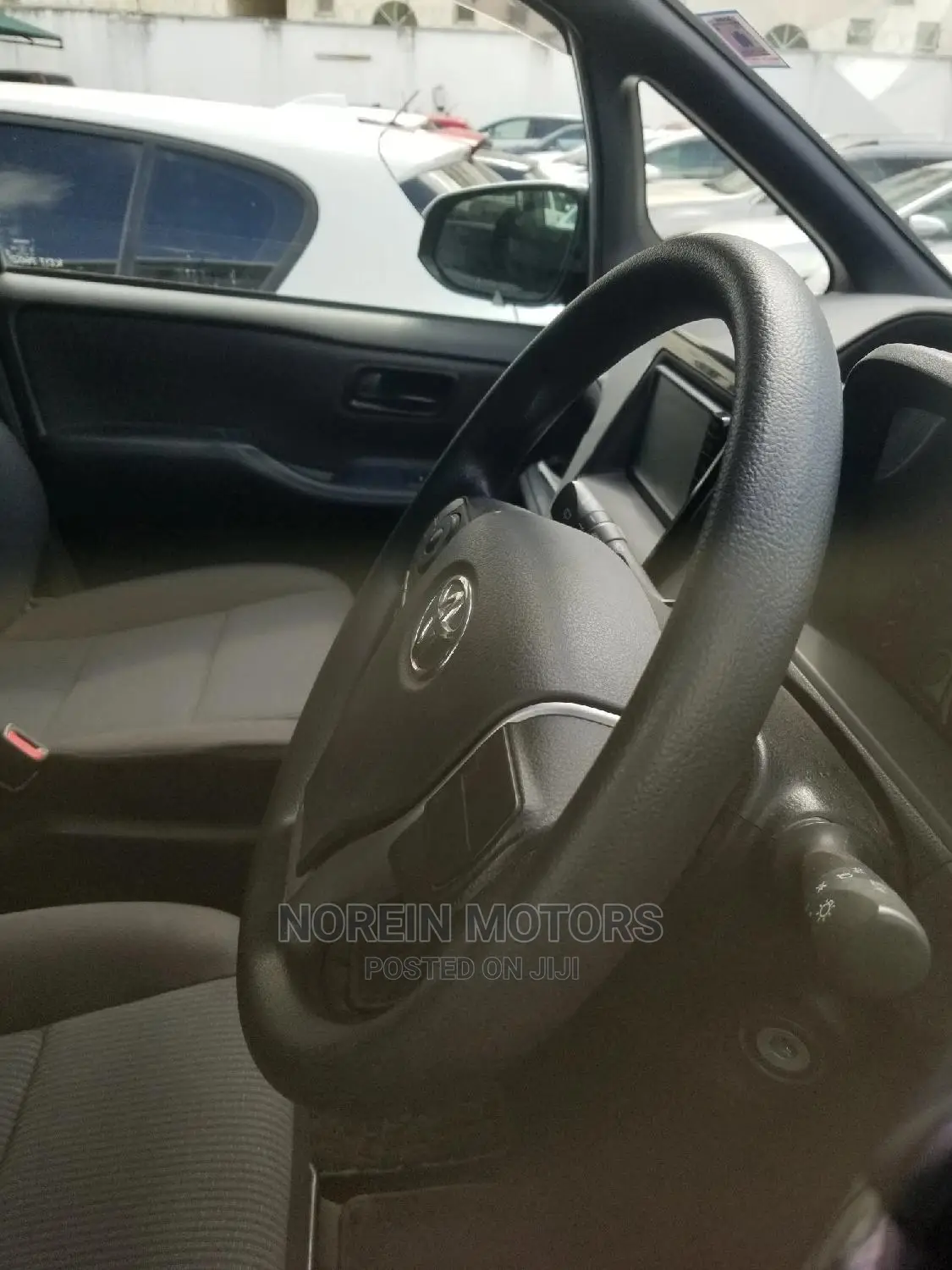 Toyota Noah 2.0 AWD (8 Seater) 2015 Silver