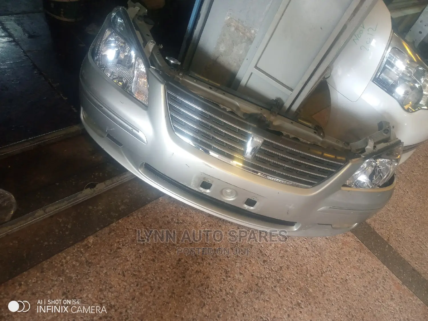 Toyota Isis 2014 Nosecut