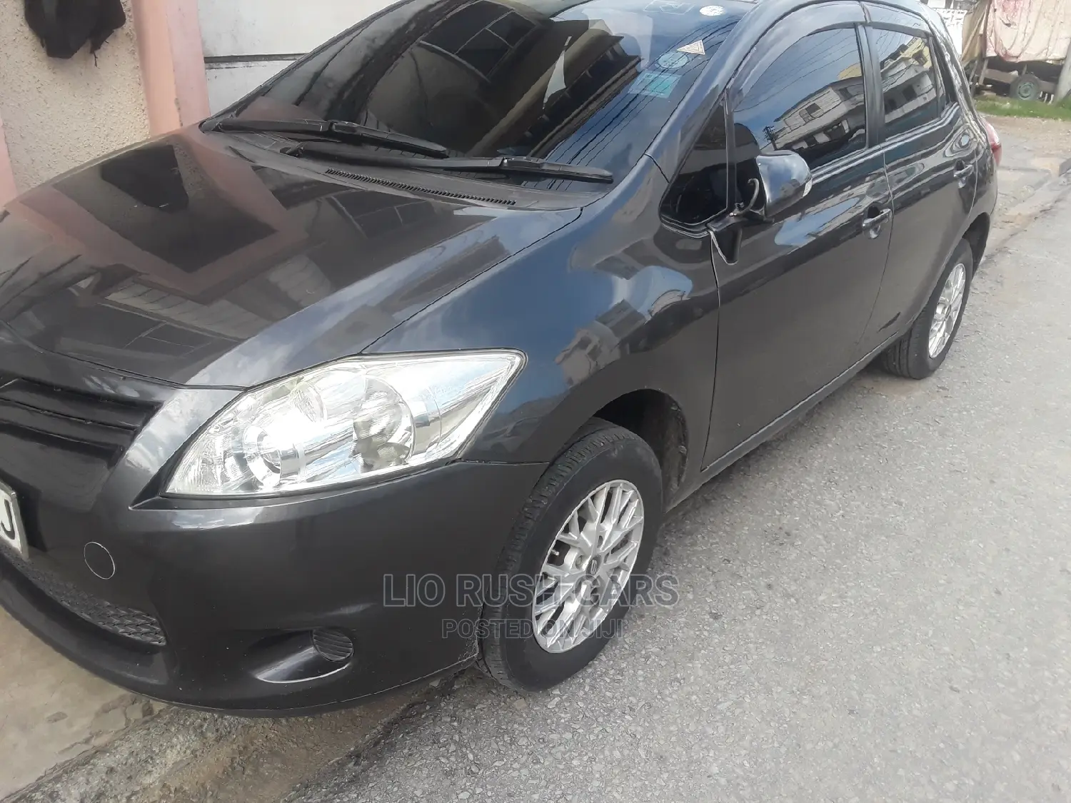 Toyota Auris 2011 Gray