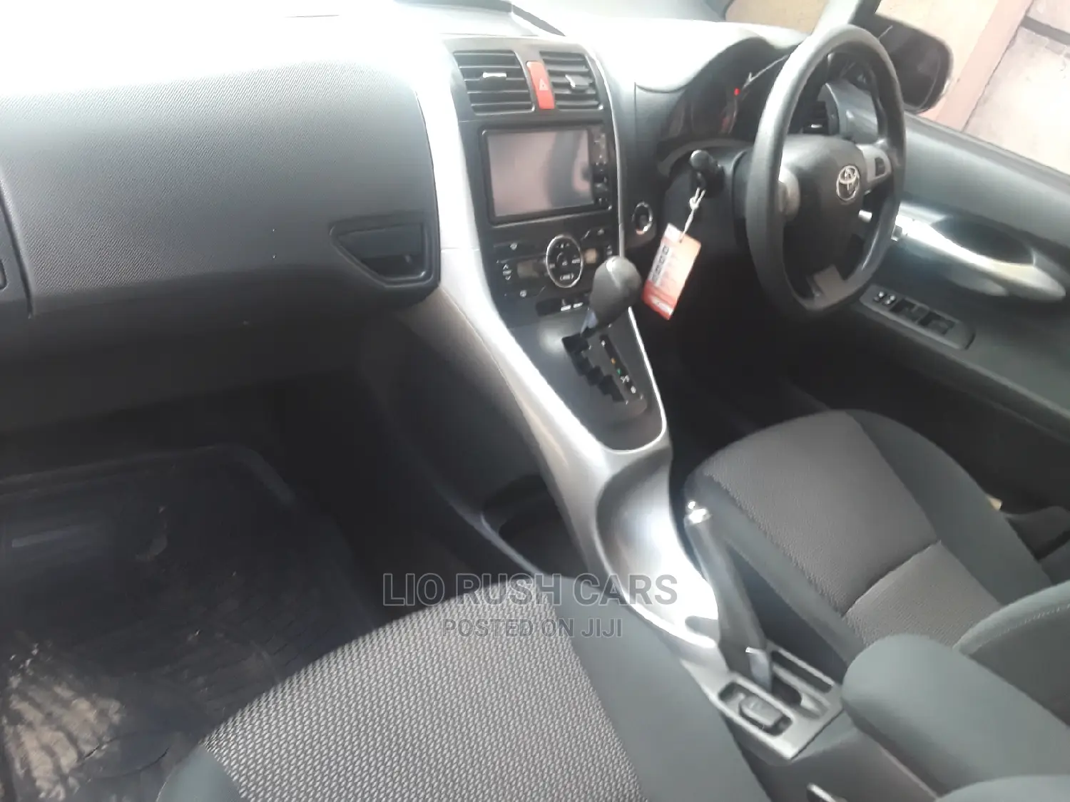 Toyota Auris 2011 Gray