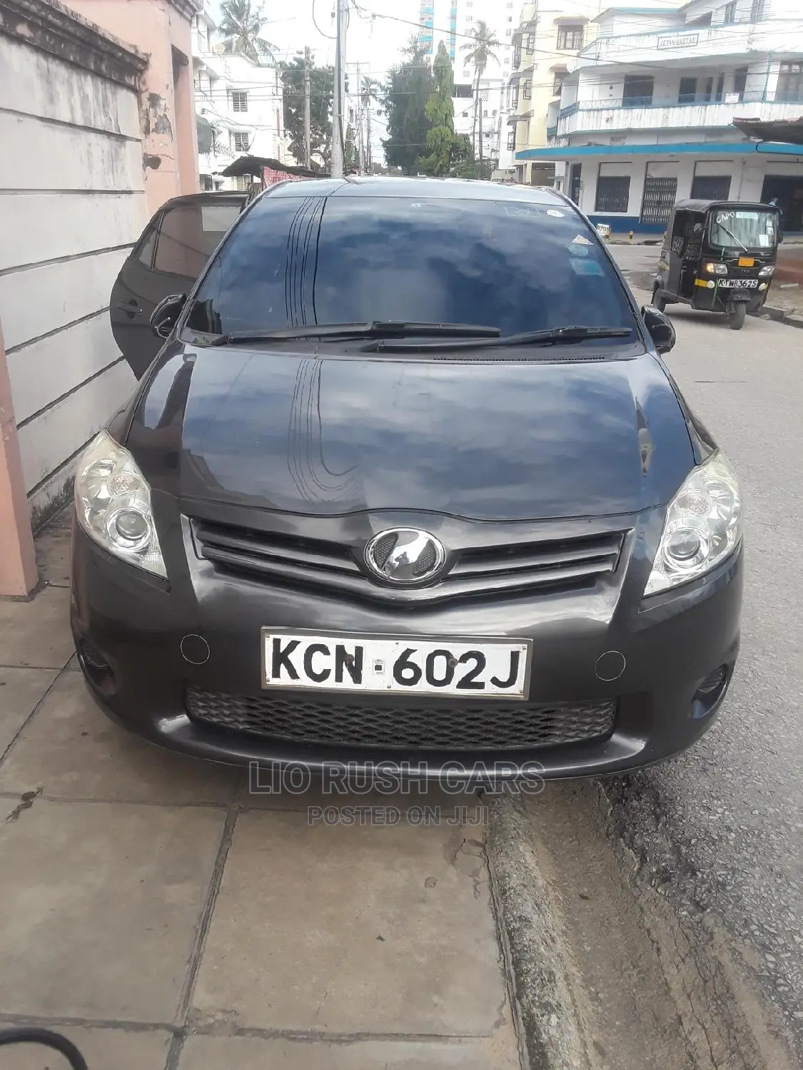 Toyota Auris 2011 Gray