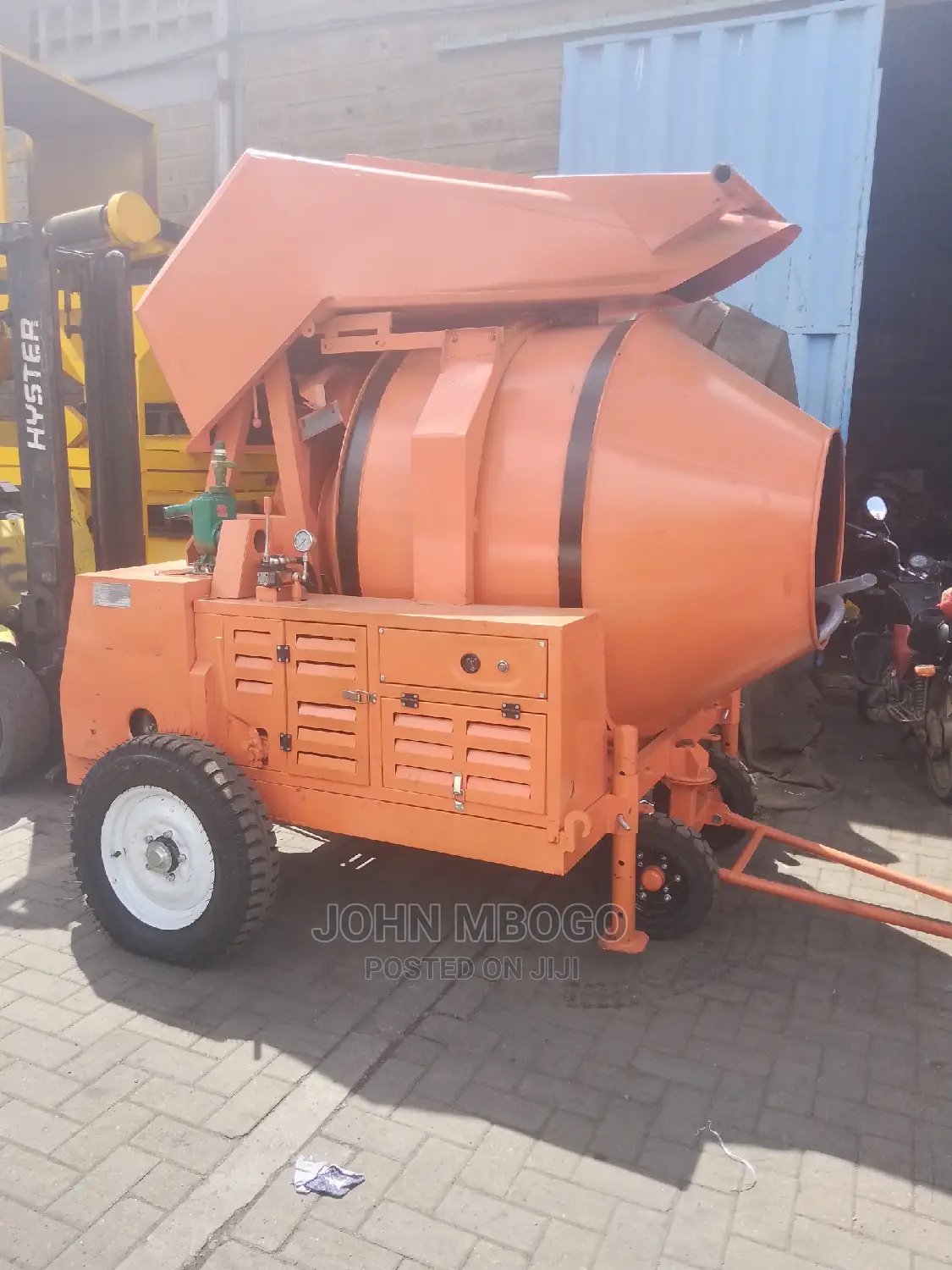 Self Loading Concrete Mixer .
