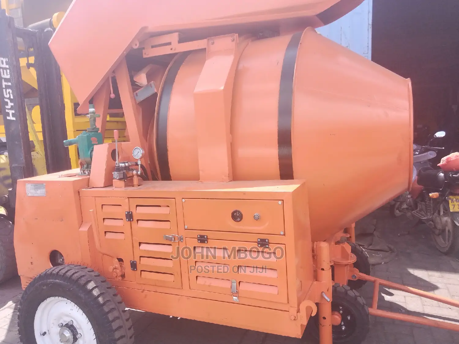 Self Loading Concrete Mixer .