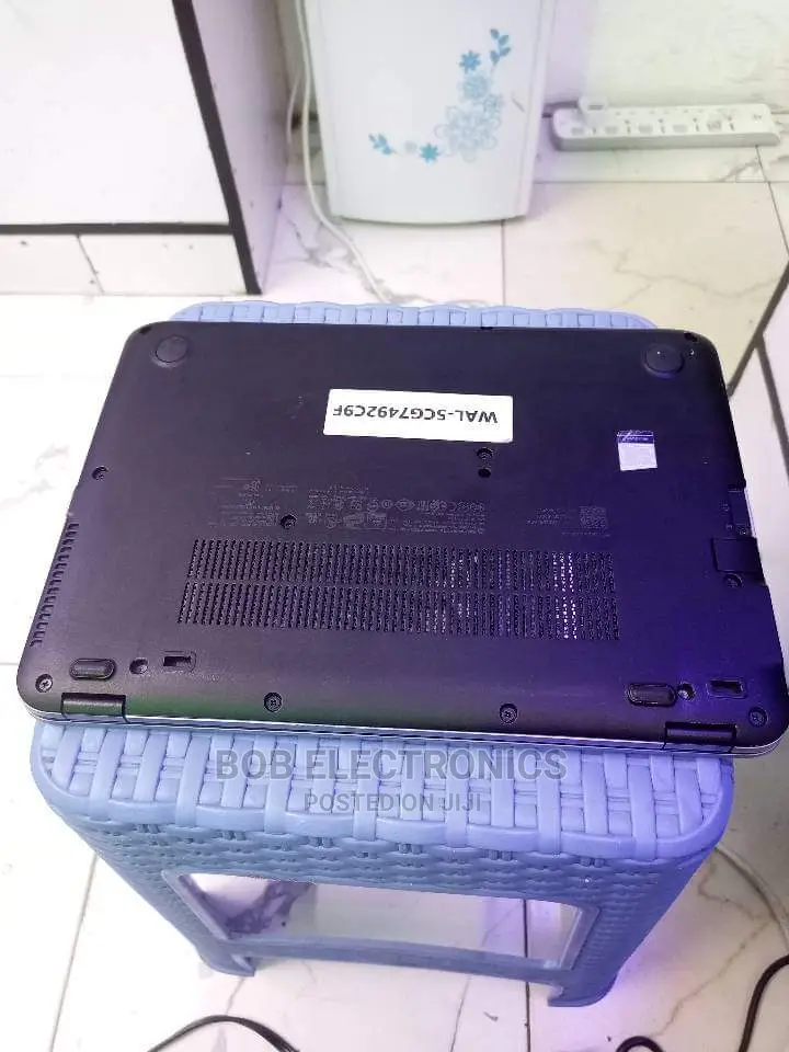 Laptop Lenovo 500e 4GB Intel Pentium HDD 320GB