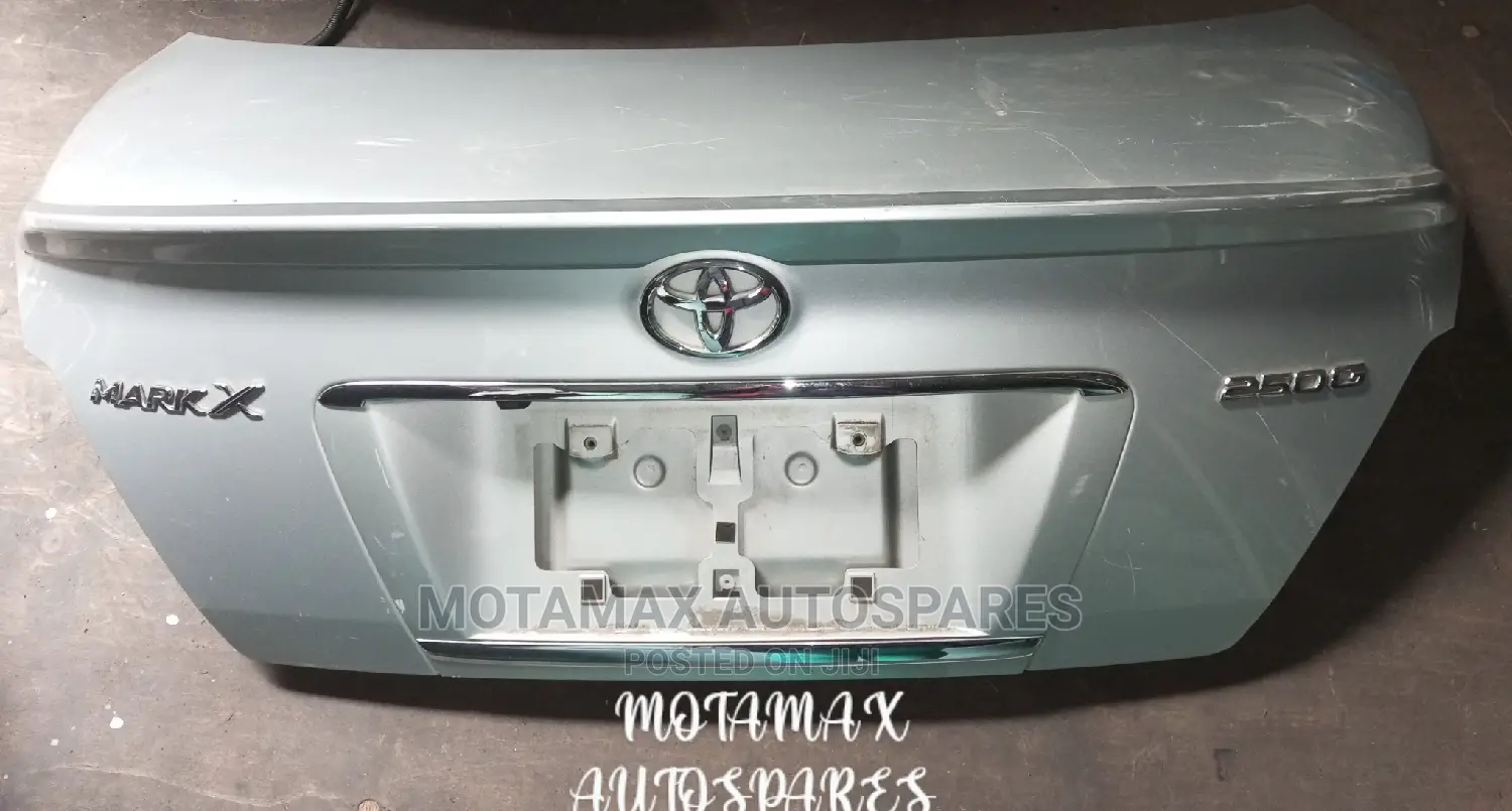 Toyota Mark X GRX 120 Boot