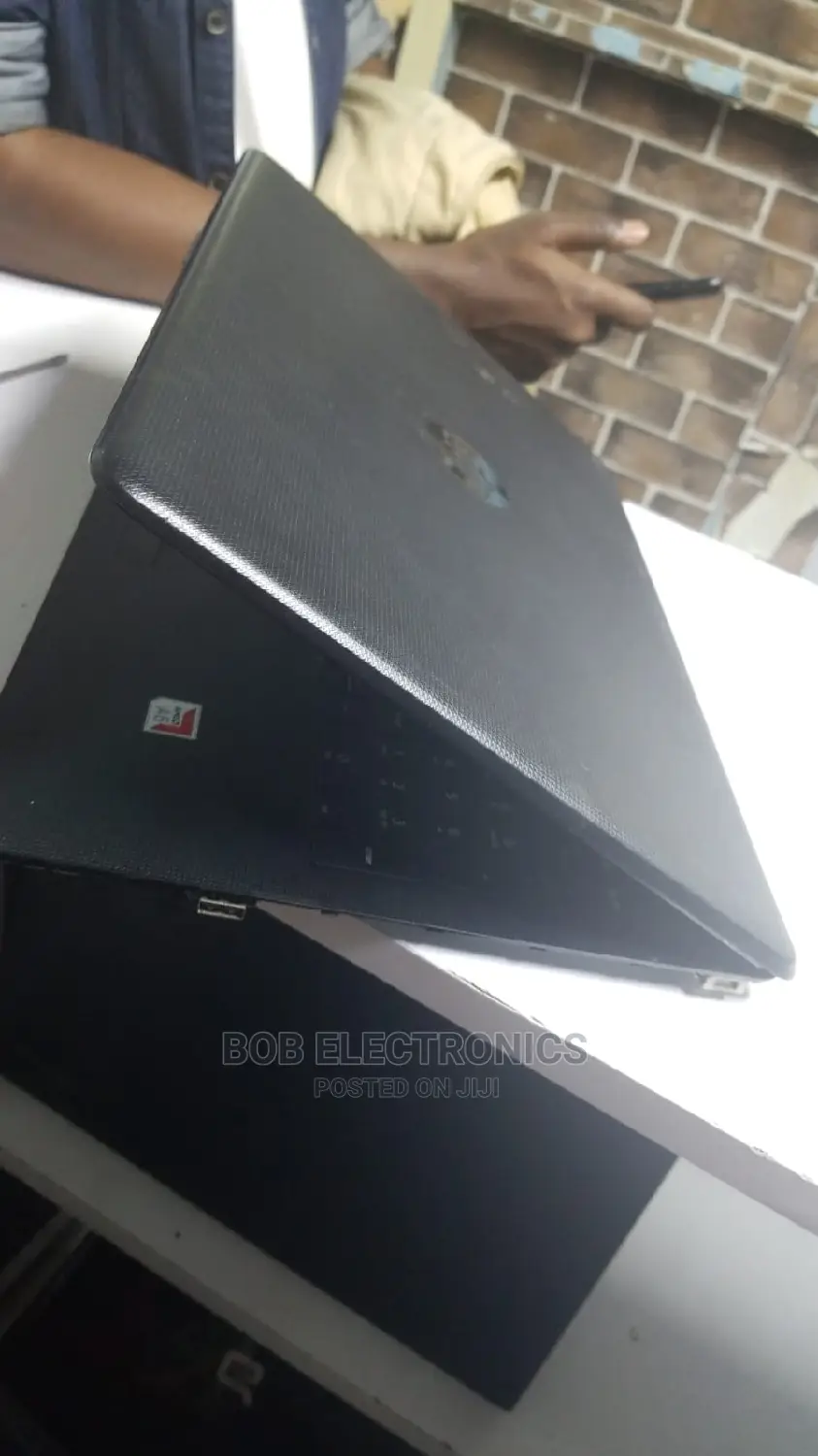 Laptop HP 15-Dy1031wm 4GB Intel Celeron HDD 500GB