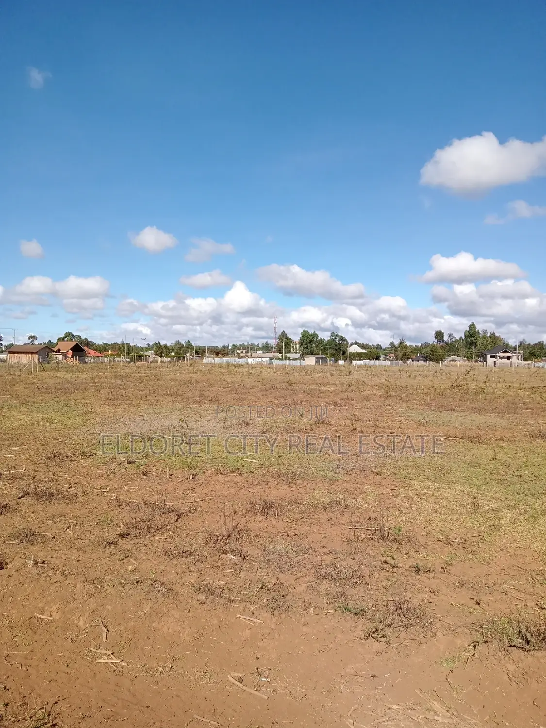 1/4 Plots Rolyton With Title Near Tarmac