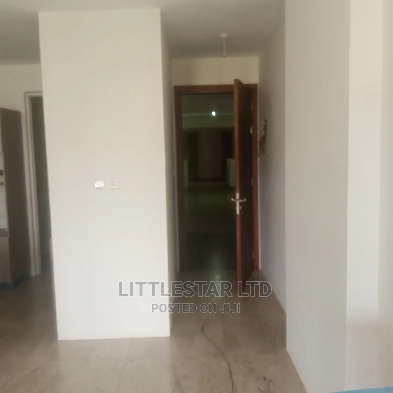 2bdrm Block of Flats in Royal Gardens, Hurlingham for sale