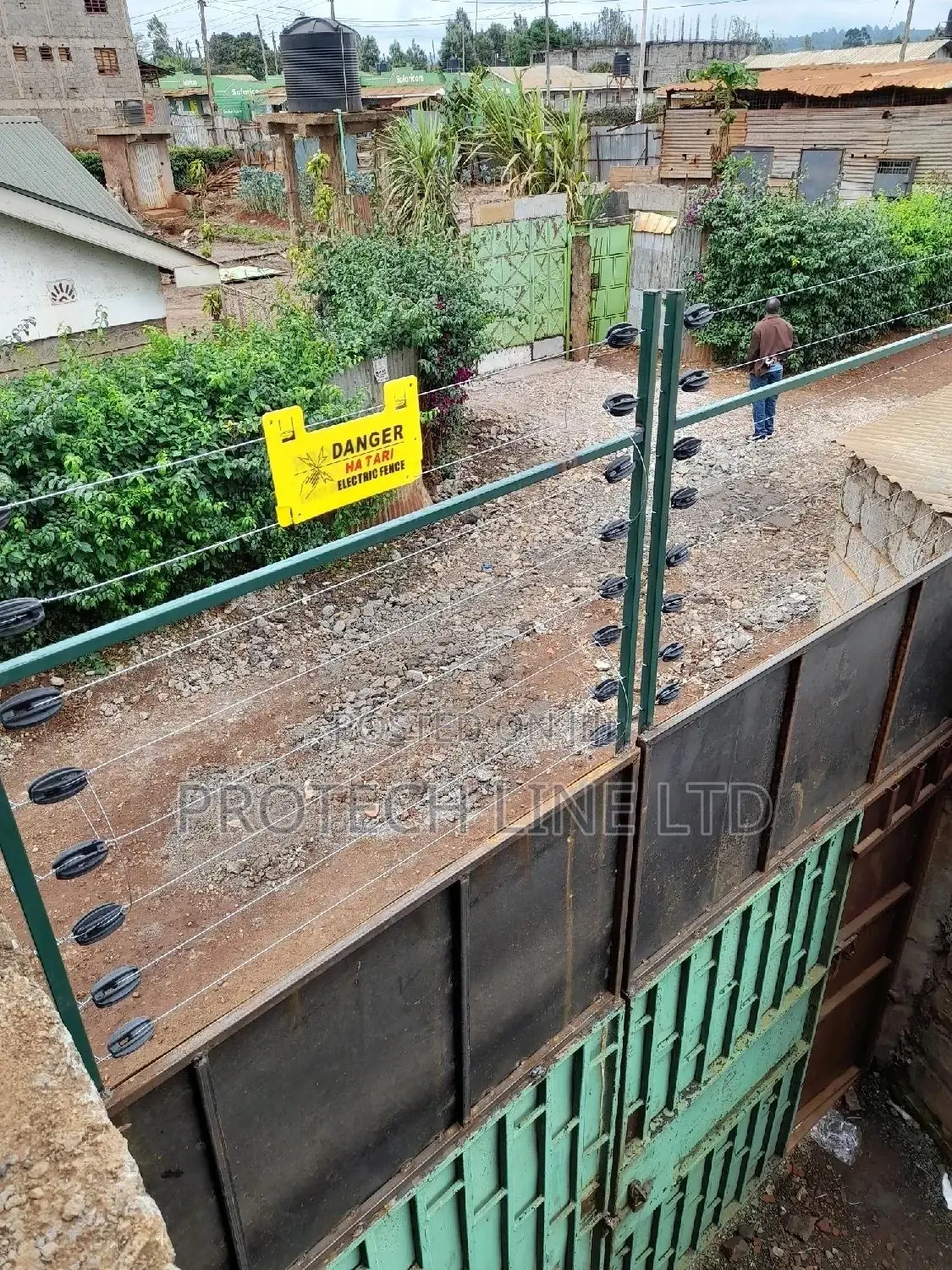 Electric Fence With Razor Wire