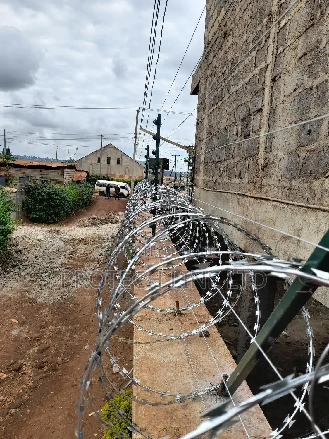 Electric Fence With Razor Wire