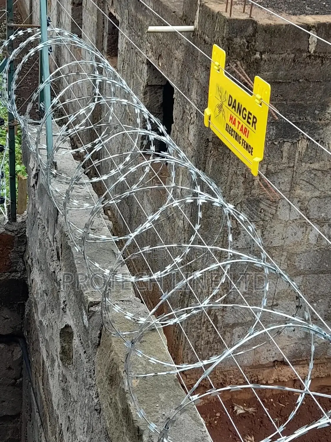 Electric Fence With Razor Wire
